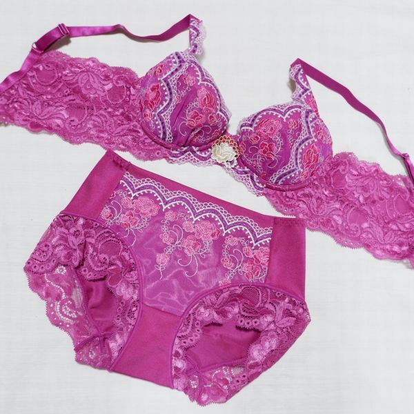 薔薇姫 D80LL ラグジュアリー リフトUP脇高ブラ&ショーツ パープル拍卖