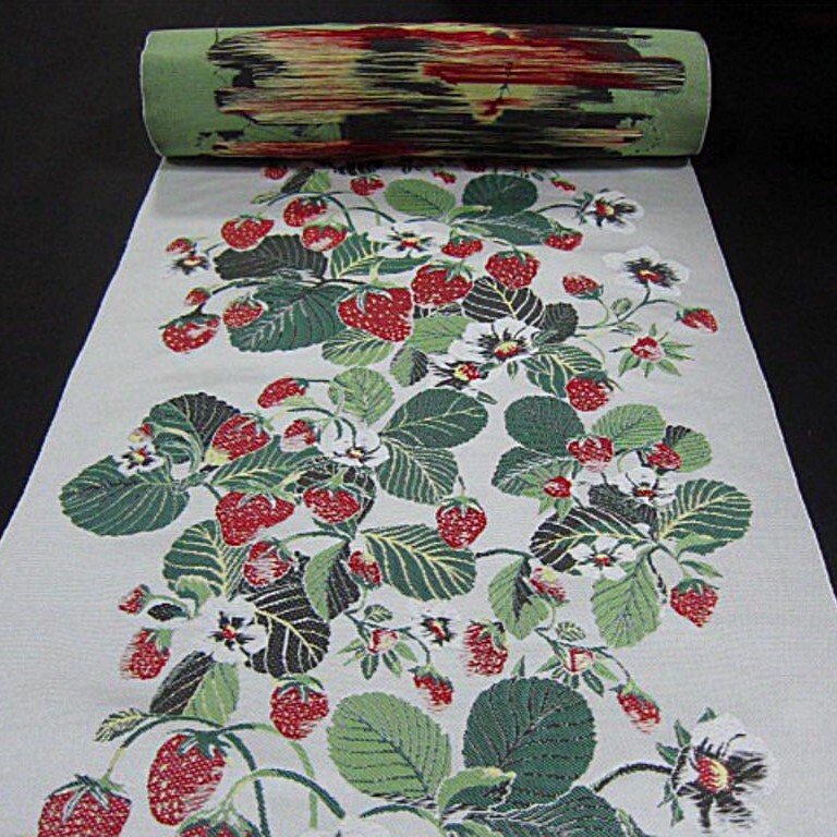 新柄 新品未仕立 西陣織高級六通柄丸巻袋帯 いちご 苺 拍卖