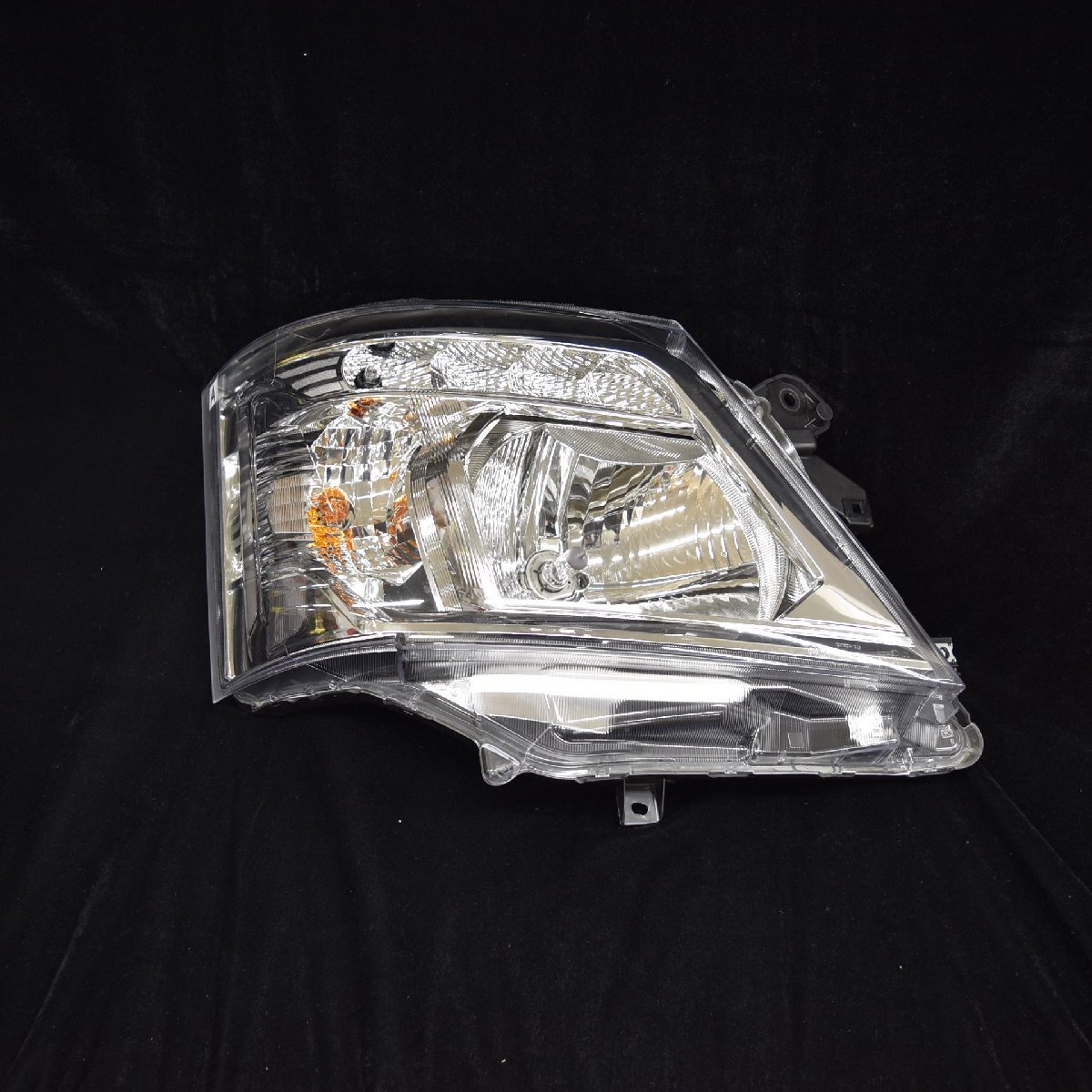 NISSAN 日産 キャラバン 純正 ヘッドライト 右 RH VR2E26 VN6E26【中古 新車外し品】拍卖