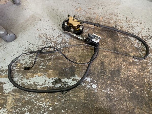 マジェスティ250 SG03J リアブレーキASSY ★ 固着あり 動作不 傷 メッキ塗装剥がれあり拍卖