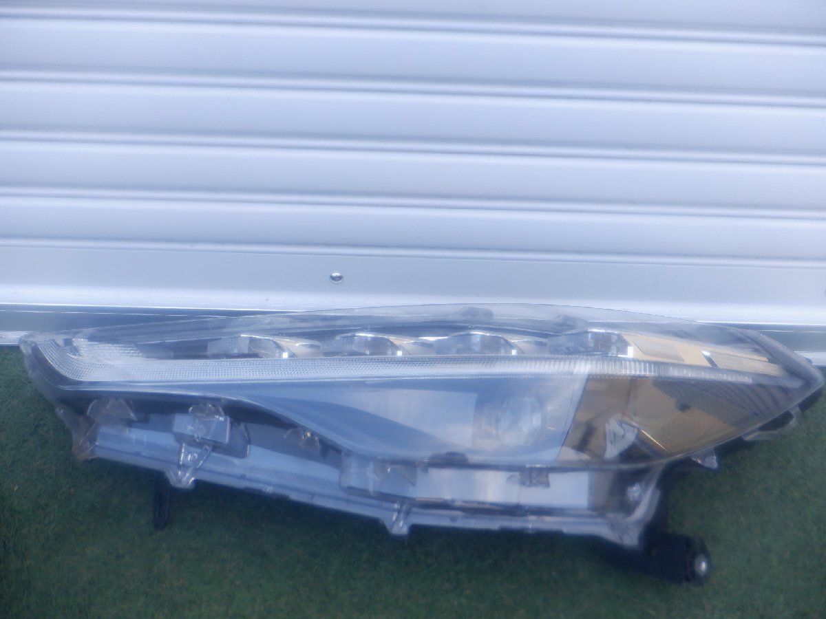 トヨタ純正 ZSG10 ZVG11 ZVG15 カローラクロス グレードZ LED ヘッドライト ヘッドランプ 左側 助手席 HASCO 16-177 刻印 Z m-25-11-31拍卖