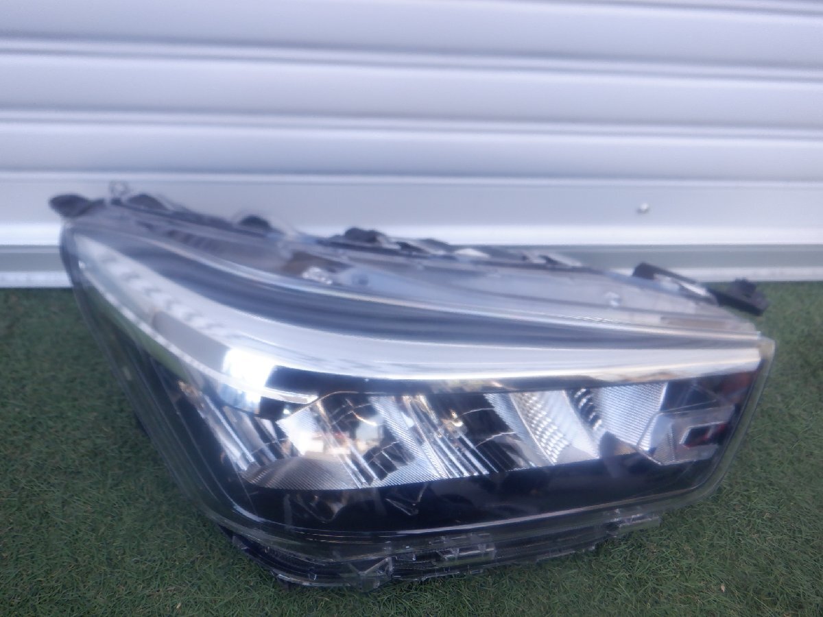 トヨタ純正 A200A A201A A202A A210A ライズ RIZE LED ヘッドライト ヘッドランプ 右側 運転席 81110-B1700 1990 刻印LE1 m-25-11-33拍卖