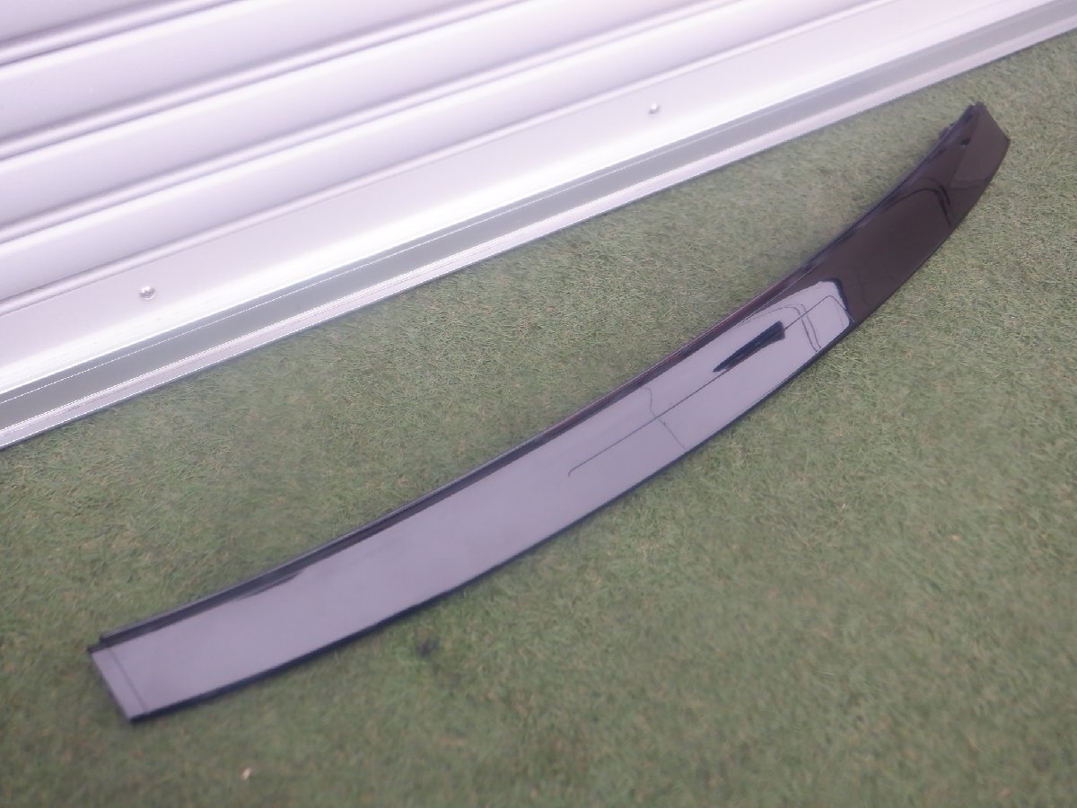 新車外し トヨタ純正 MXWH60 MXWH61 MXWH65 ZVW60 ZVW65 60 プリウス リアガーニッシュ テール ハイマウントストップランプ 47-138拍卖