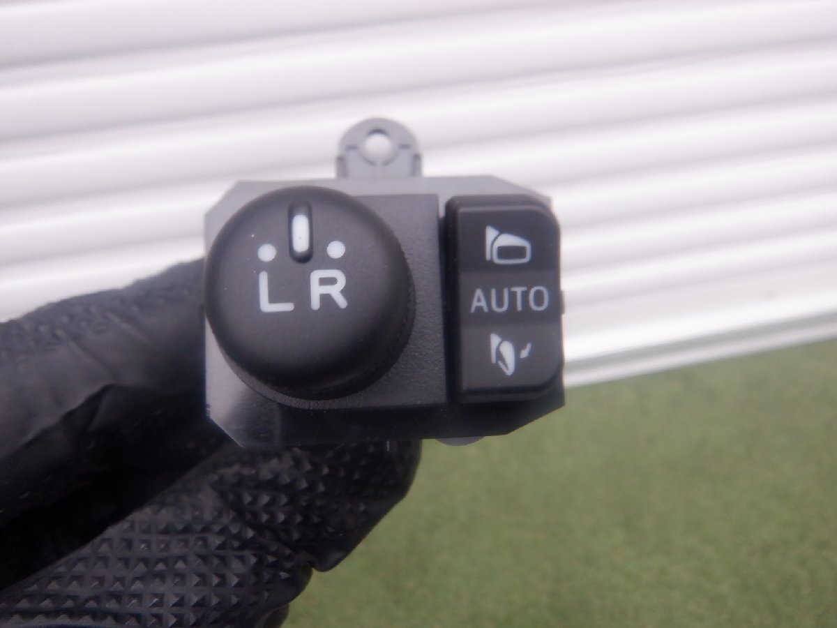 新車外し トヨタ純正 M900A M910A ルーミー タンク ドアミラー スイッチ 操作ボタン m-25-11-198拍卖