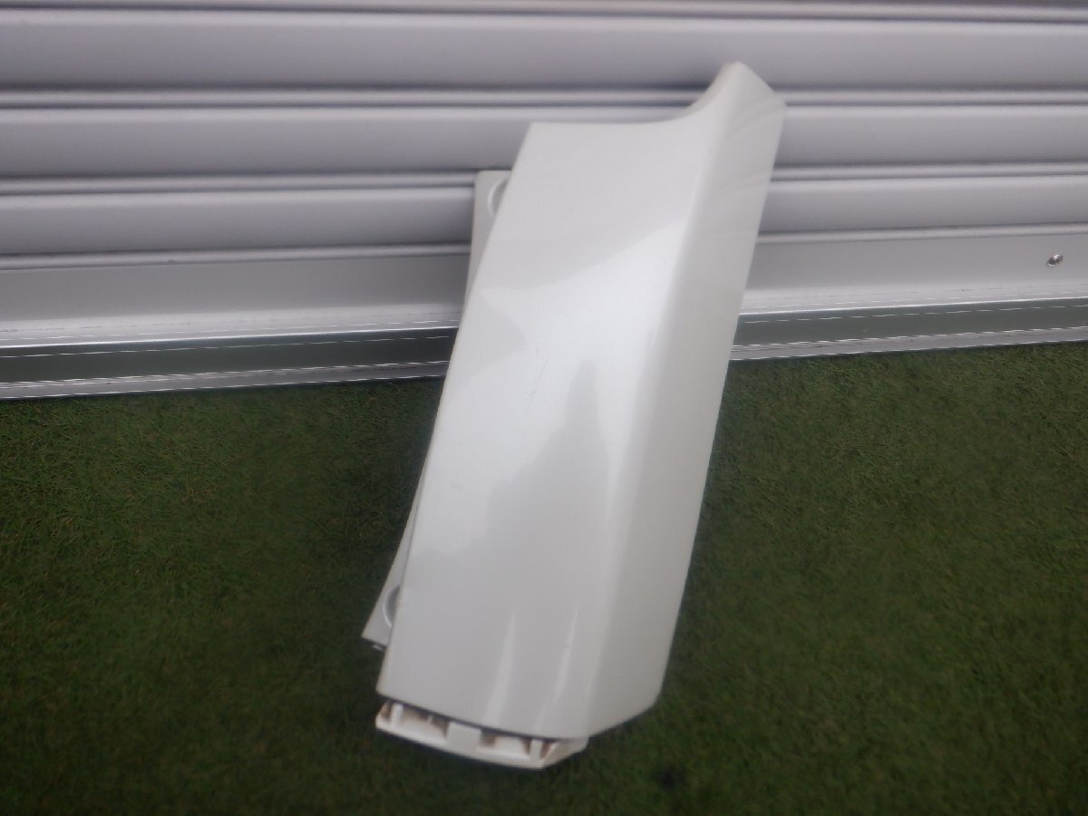 トヨタ純正 ZRR80 ZRR85 ZWR80 80 ノア ヴォクシー エスクァイア リア コーナー アッパーカバー 右側 52165-28010 パールホワイト070拍卖