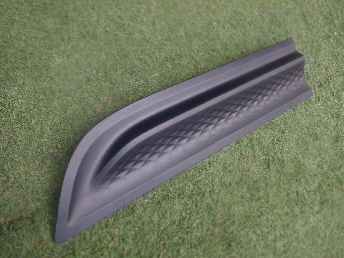 ポルシェ純正 95B マカン GTS 95B 839 889 1R ドアモール ガーニッシュ カバー ドアパネル m-25-11-299拍卖