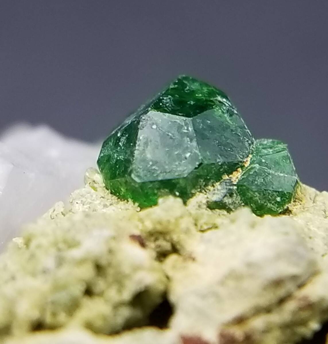 イラン産 デマントイドガーネット クリスタル 鉱物 原石 鉱石 標本 翠柘榴石 44拍卖