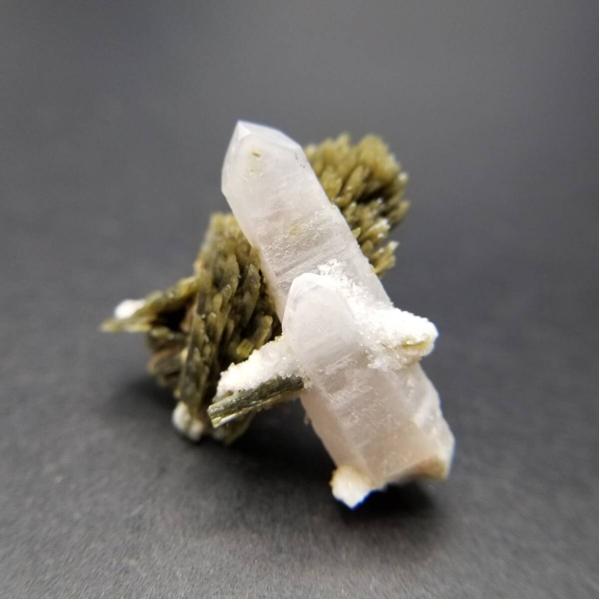 パキスタン産 グリーン エピトード クウォーツ 共生鉱物 原石 鉱石 標本 1 拍卖