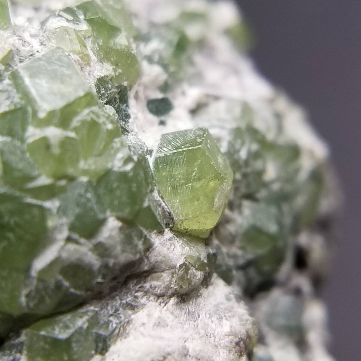 パキスタン産 デマントイドガーネット クリスタル クラスター 鉱物 原石 鉱石 標本 翠柘榴石 35拍卖