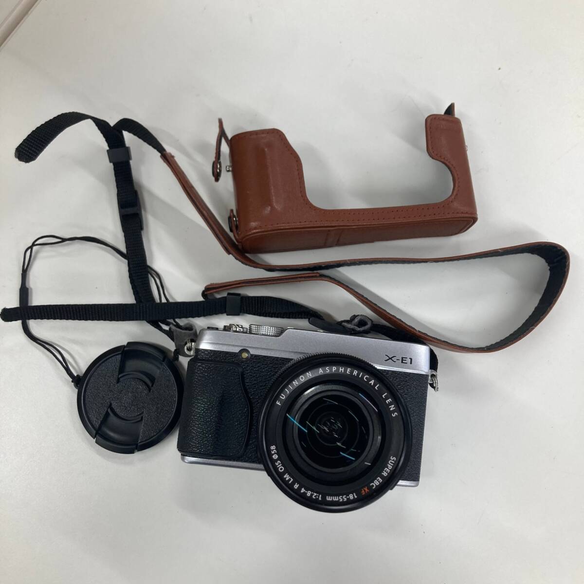 動作品 フジフィルム FUJIFILM X-E1 デジカメ ミラーレス 18-55mm f:2.8-4 レンズ付き カメラ バッテリーパック付き #46644拍卖