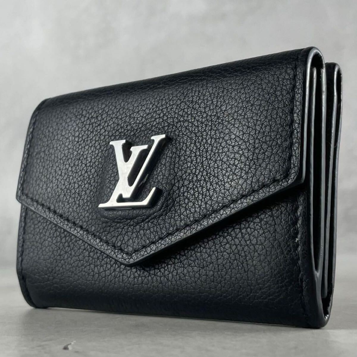 【極美品/RFID】Louis Vuitton ルイヴィトン 三つ折り財布 ポルトフォイユ LV ロックミー レザー メンズ ビジネス ブラック拍卖