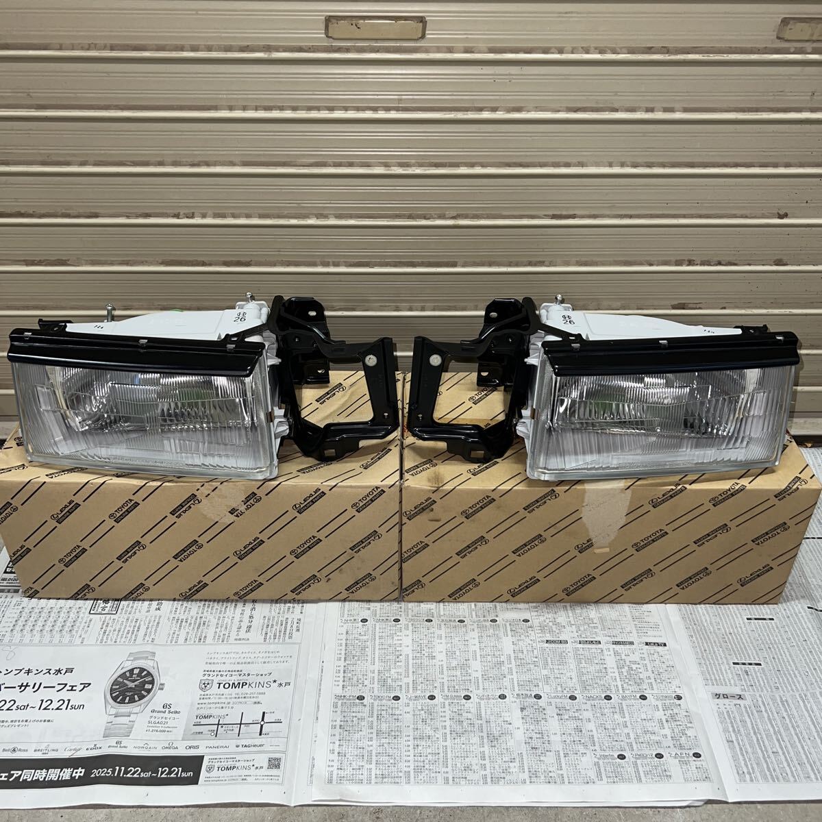 新品 AE86 レビン 純正 ヘッドライト と純正ヘッドライトリム アイライン セット品拍卖