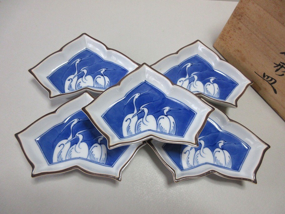 ◆◆宮内庁御用達 十四代/辻常陸 染付三鷺文 変形皿揃5枚 木箱入り◆◆拍卖