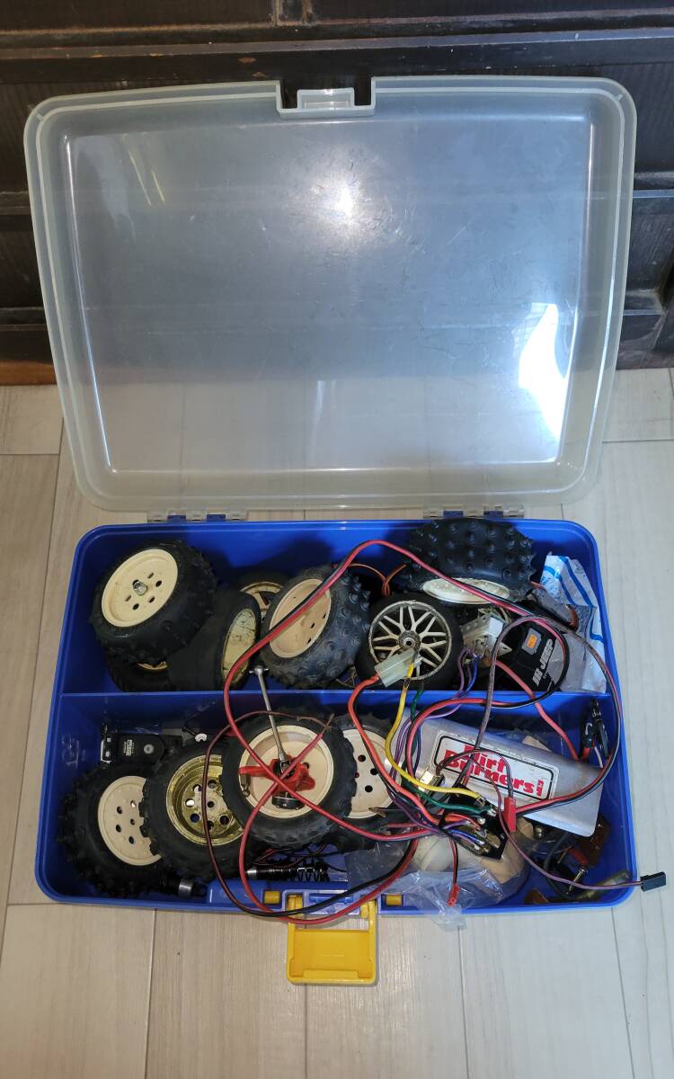 ラジコンカー 部品 ネジ タイヤ 配線など拍卖