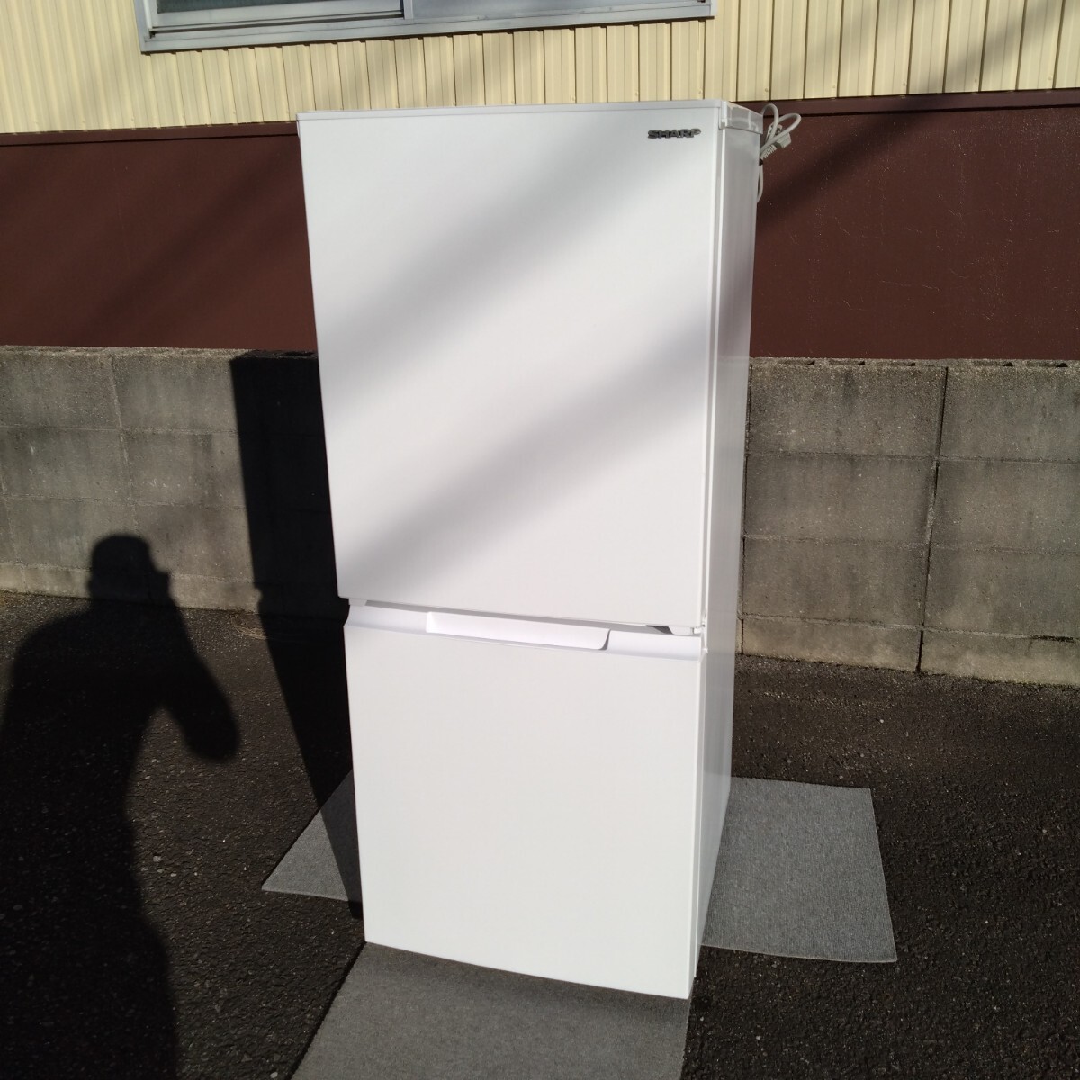 ☆引き取り大歓迎☆ SHARP/シャープ 冷蔵庫 2ドア 152L SJ-D15K-W つけかえどっちもドア 2024年製 白拍卖