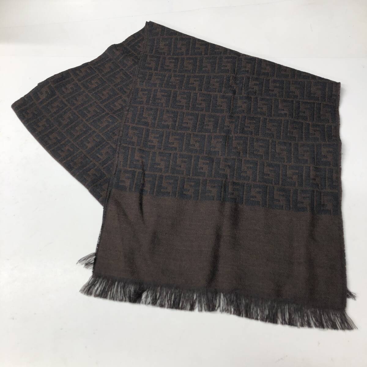 イタリア製 FENDI フェンディ ウールマフラー ズッカ柄拍卖