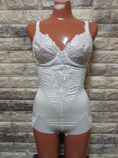 S-580★ワコール・Trefle(トレフル)ABF180♪補正・ワイヤー入ボディスーツ(D75M)★拍卖