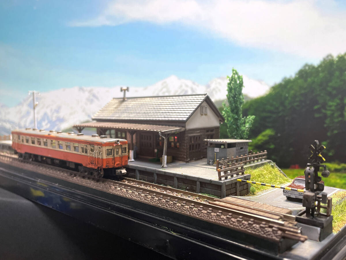 Nゲージ用車両展示台 ローカル線駅舎の風景ジオラマ 自作完成品 ライトアップ可能 ケース付拍卖