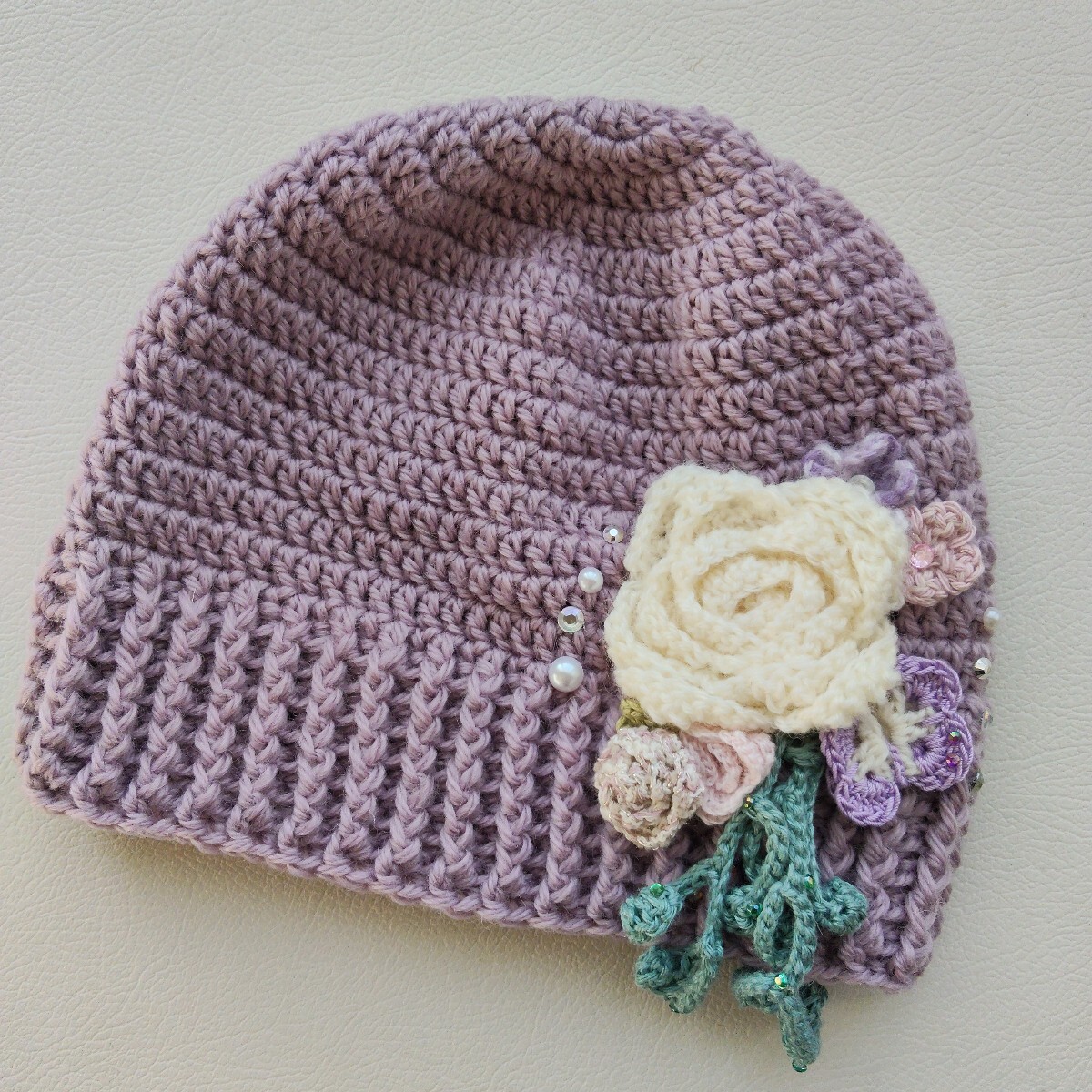 ハンドメイド 巻き薔薇とお花のニット帽 拍卖
