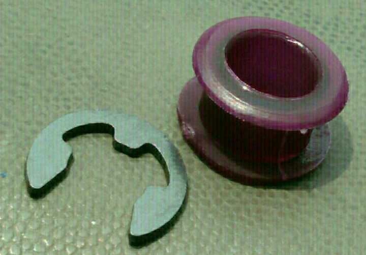 ♪スズキ・エブリイ(エブリィ エブリー DA64V)向け 補修部品 シフトケーブルジョイント用ブッシュ&Eリングのセット♪拍卖