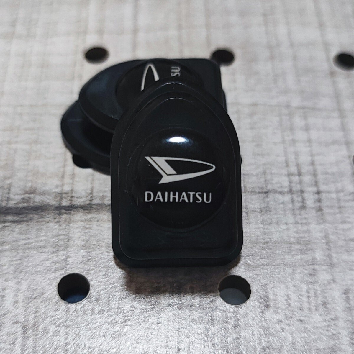 ダイハツ ロゴ入 アクセサリーフック 2P■ロッキー タフト トール タントカスタム ウェイク キャスト ムーヴキャンパス ミラジーノ コペン拍卖