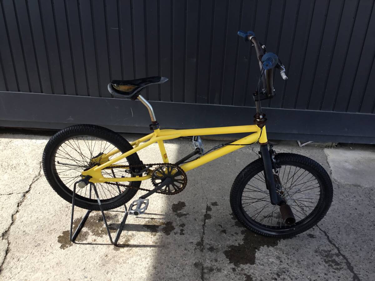 △ q 岐阜発/ BMX/ 自転車/ 20インチ/ ジャイロ/ 色塗り/ メーカー不明/ サドル破れあり/ ブレーキ効き悪いです/ 現状品/ kb/ R7.11/3 △拍卖