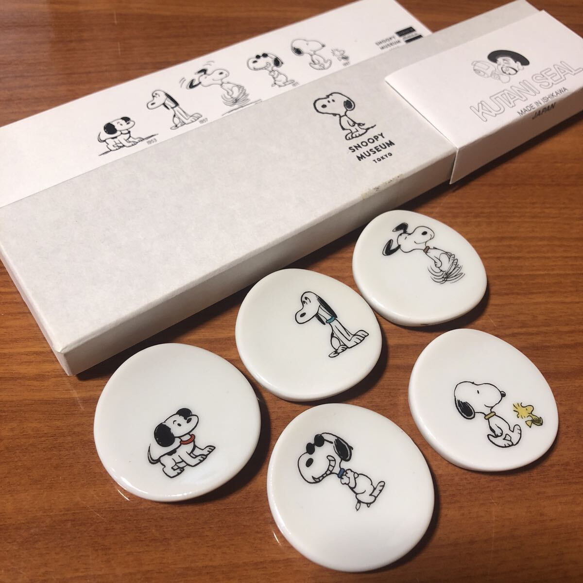 〈送料無料〉スヌーピー クタニシール 九谷焼 箸置き PEANUTS 限定品 六本木ミュージアム スヌーピーミュージアム 箸置 はしおき SNOOPY拍卖