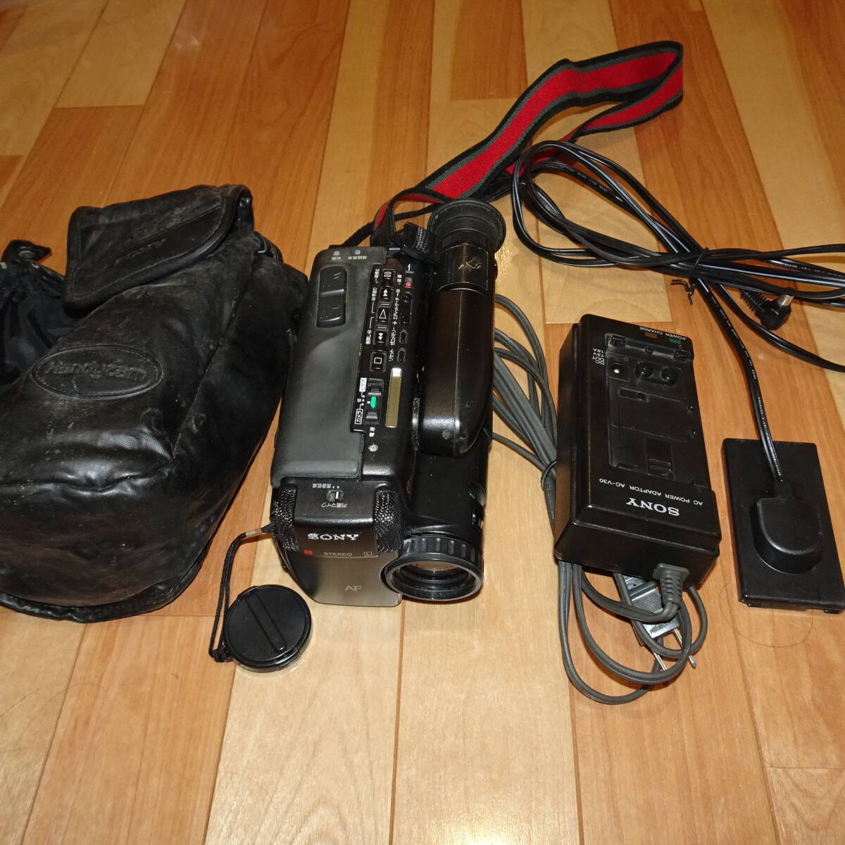 SONY ハンディカム CCD-TR75 ■カメラ部動作確認 ■録再未確認拍卖