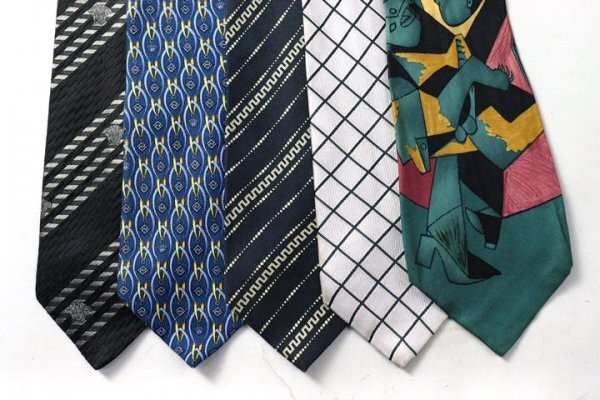 ジャンニヴェルサーチ グレカ模様柄 総柄など メンズ ブランド ネクタイ 5点 セット まとめ売り 大量 卸 ts13273拍卖
