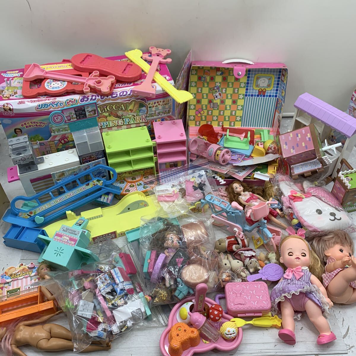 I☆大量まとめ売り☆リカちゃん 人形 ドールハウス メルちゃん ドール シルバニアハウス 洋服 家具 着せ替え人形 Barbie おもちゃ 玩具拍卖