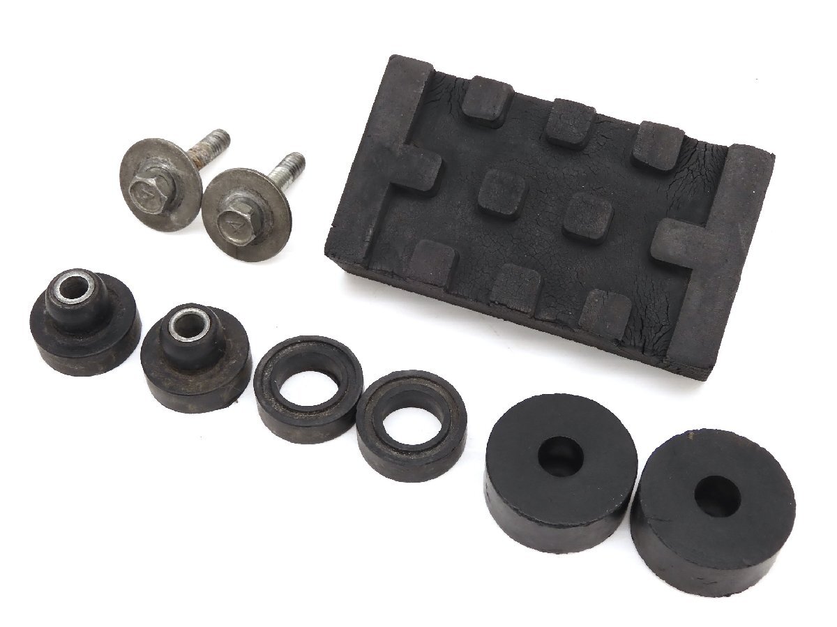 0@1065【評価A】 GS650G カタナ 当時物 実動 純正 タンク マウント ステー グロメット ゴム ブッシュ ラバー セット 走行距離表示4,234km拍卖