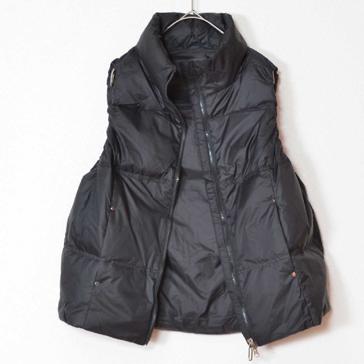 軽くてあったか◎スタンドカラーミドルダウンベスト M~L対応 ダブルジップで着回し自在 TRUBE N32-096拍卖