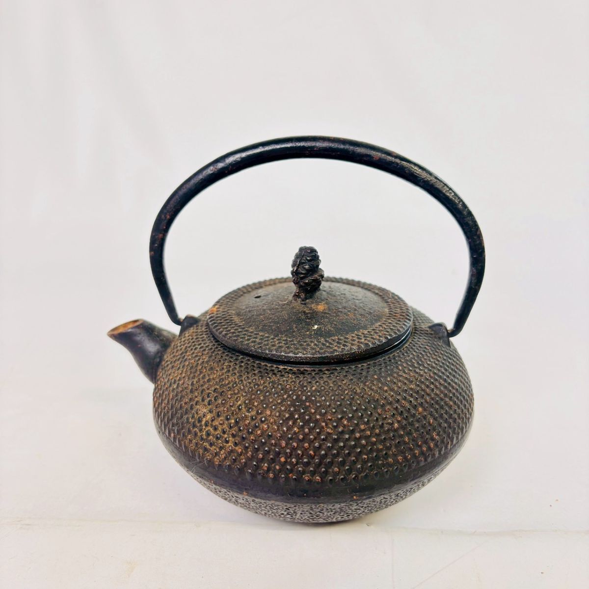 K1107-4 1円〜【鉄瓶 急須】※同梱不可 南部鉄器 ミニ鉄瓶 鉄急須 鉄茶道具 茶こし付 金属工芸 インテリア 中古 現状品 ワンスタ拍卖