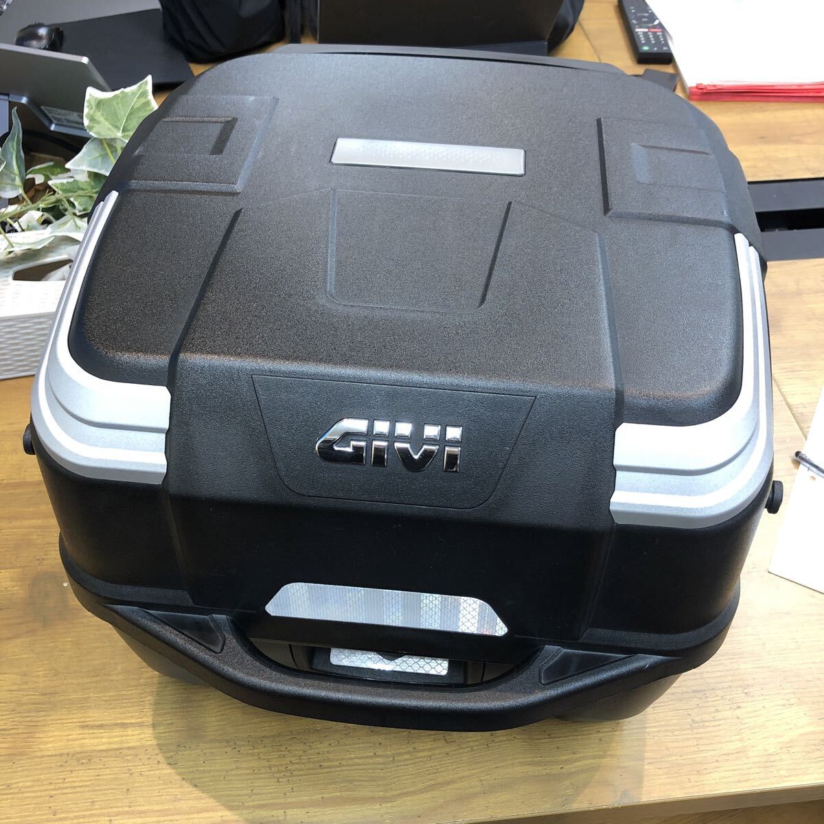 *GSX-8R 外し GIVIモノロックケース 33L 拍卖