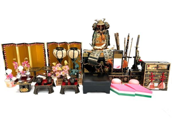 昭和レトロ 古い雛道具 まとめてセット 雛箪笥 ぼんぼり 火鉢 鏡台 ミニチュア ままごと 鎧兜 徳利 当時物拍卖