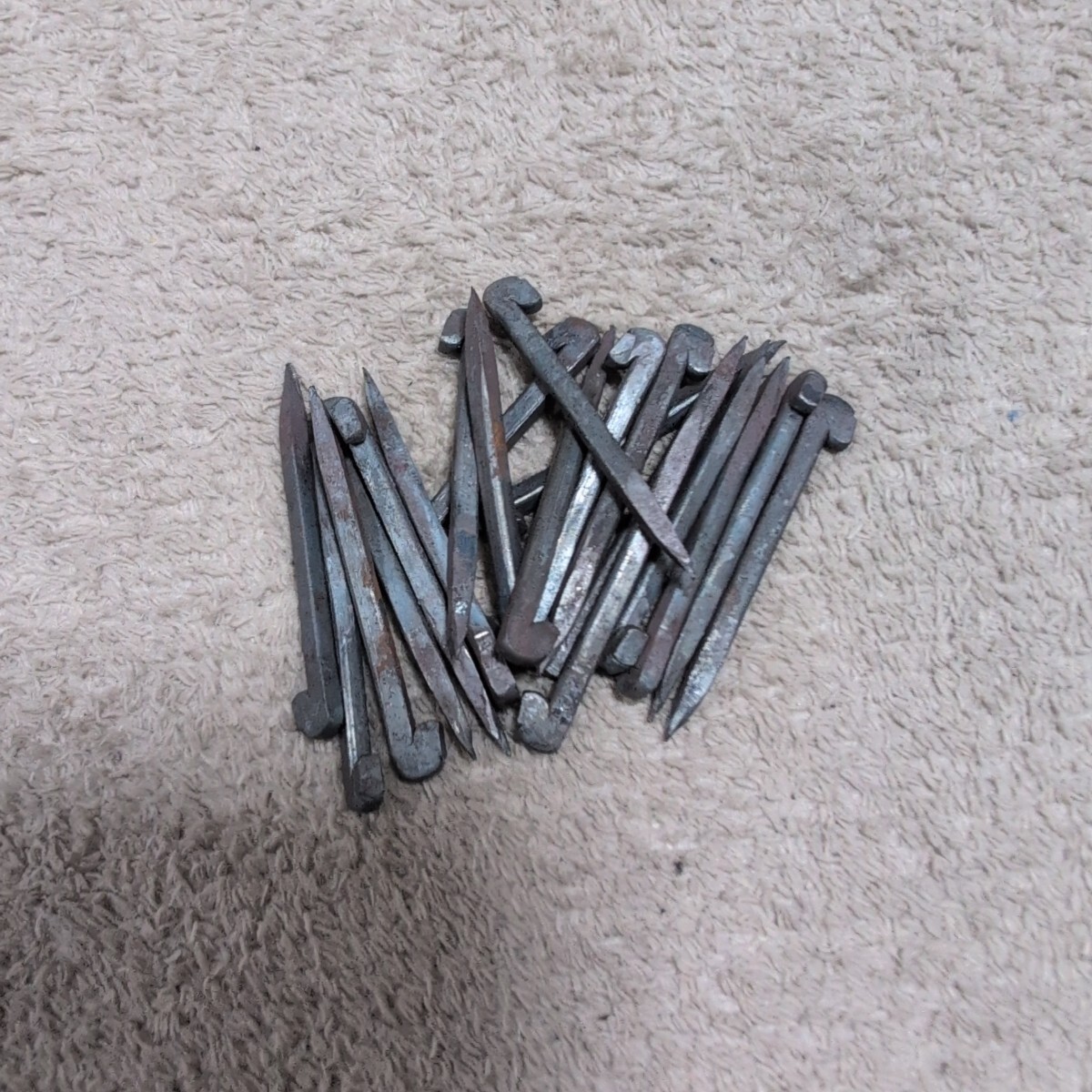 ジャンク品/長期保管品/メーカー不明/かいおれくぎ/皆折釘/替折釘/階折釘/和釘/手打ち/1寸5分/約45mm×厚2.6/1P20本入り拍卖
