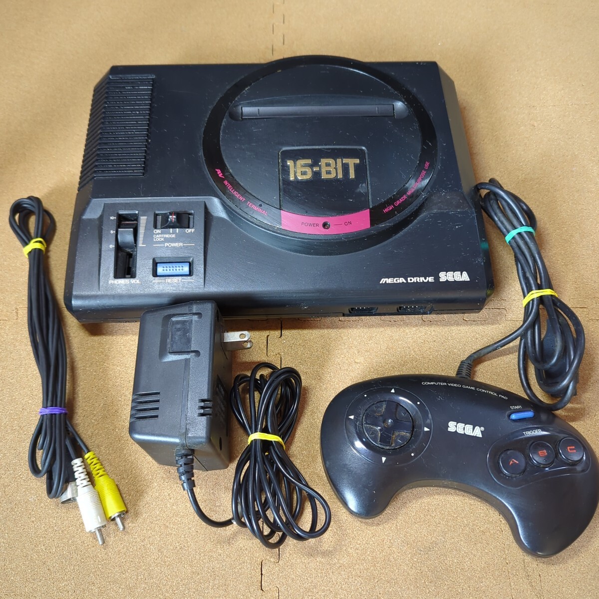 SEGA MEGA DRIVE HAA-2510 16-BIT 付属品付 現状品 セガ メガドライブ ゲーム機 通電のみ確認済拍卖