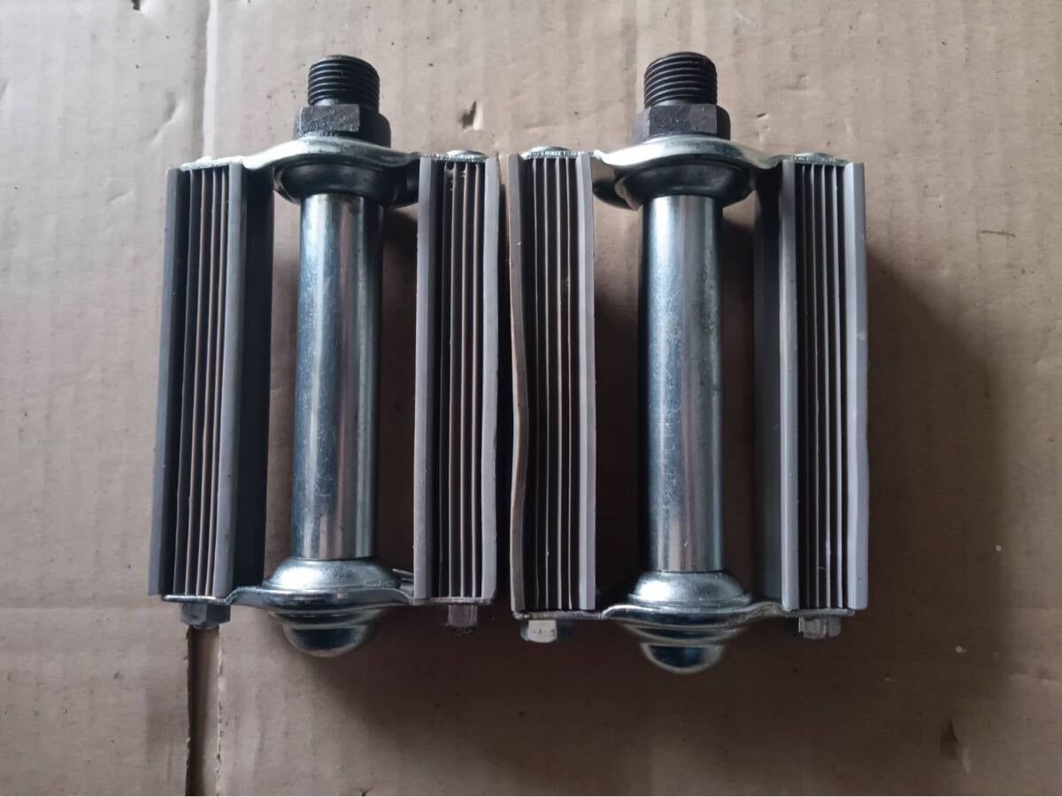 【未使用品】子供車用ペダル 自転車パーツ グレー 当時物 廃盤拍卖