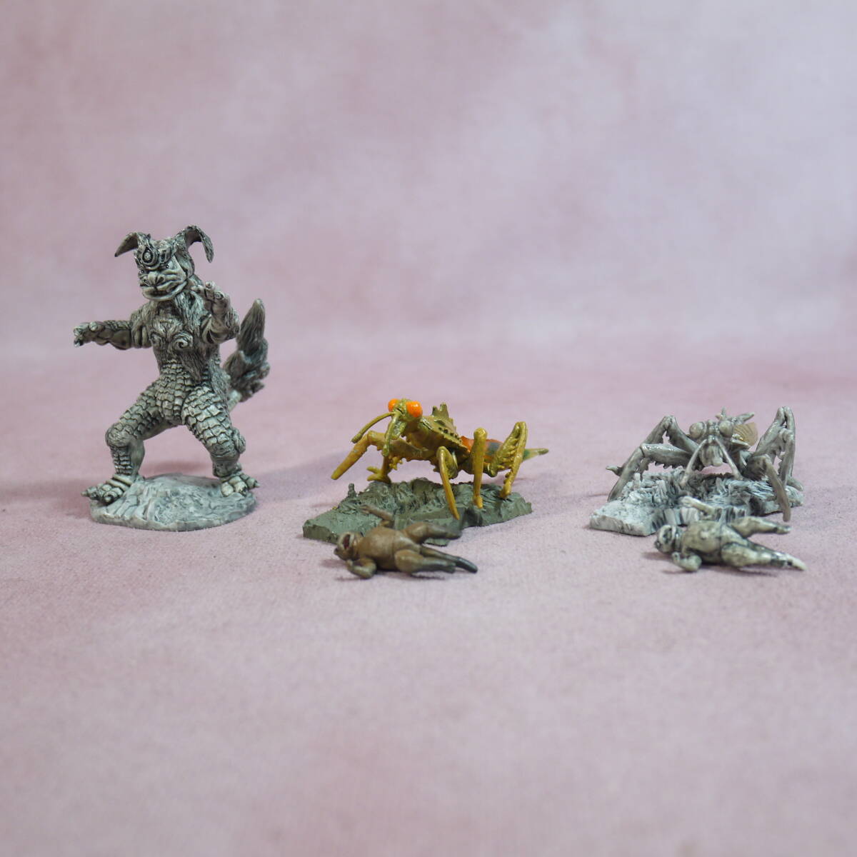 現状品 イワクラ 特撮大百科 キングシーサー カマキラス カラー・モノクロ ミニラあり 拍卖