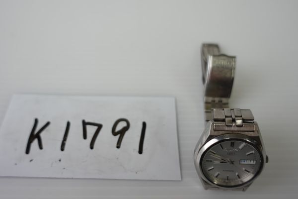 【k1791】SEIKO 5 セイコーファイブ 自動巻 3針 デイデイト 裏蓋スケルトン シルバー文字盤 メンズ腕時計拍卖