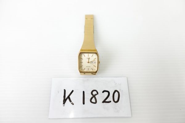 【k1820】CASIO カシオ メンズ腕時計 MQ-518 クォーツ デイデイト ジャンク 文字盤ゴールド スクエア拍卖