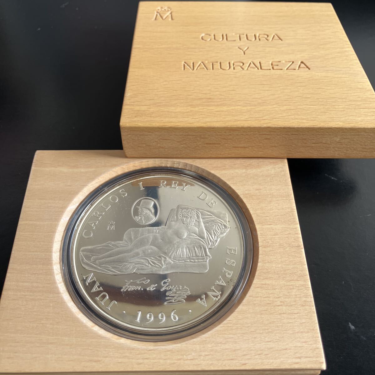 1996年 スペイン王立造幣局 10,000ペセタ記念銀貨 ゴヤ「裸のマハ」ケース入り 大型銀貨 アンティークコイン 外国古銭★ 6拍卖