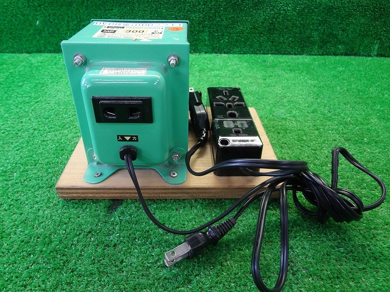 Kネお0898■NISSYO 日章工業■UP/DOWN TRANDFORMER アップダウントランス■MODEL MF-300-E■変圧器 AC電源電圧変換トランス 昇圧 降圧拍卖