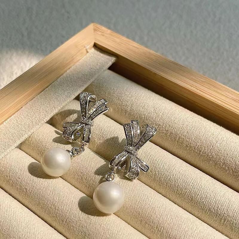 ピアス イアリング 蝶結び レディース キラキラ 大ぶり フェイクパール 韓国ファッション フェミニン 結婚式 ジュエリー シルバー拍卖