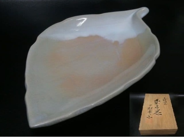 ☆r☆【美術陶磁器 インテリア】萩焼 白舟陶印 葉形 菓子皿 盛皿 萩殿窯 共箱拍卖