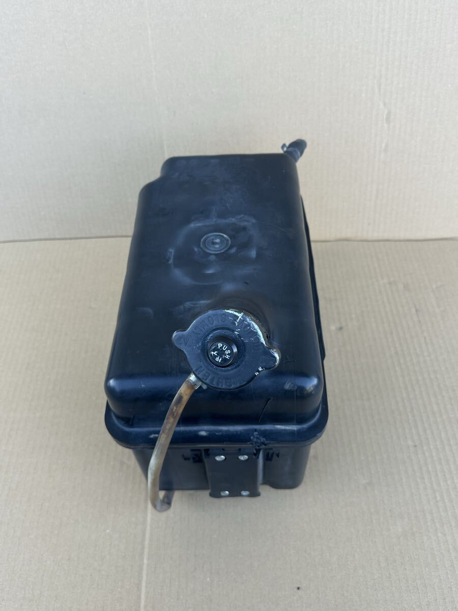 C200 日産 UD トラックス クオン ラジエターサブタンク タンク BC66E60000 QPG-CG5ZA 拍卖