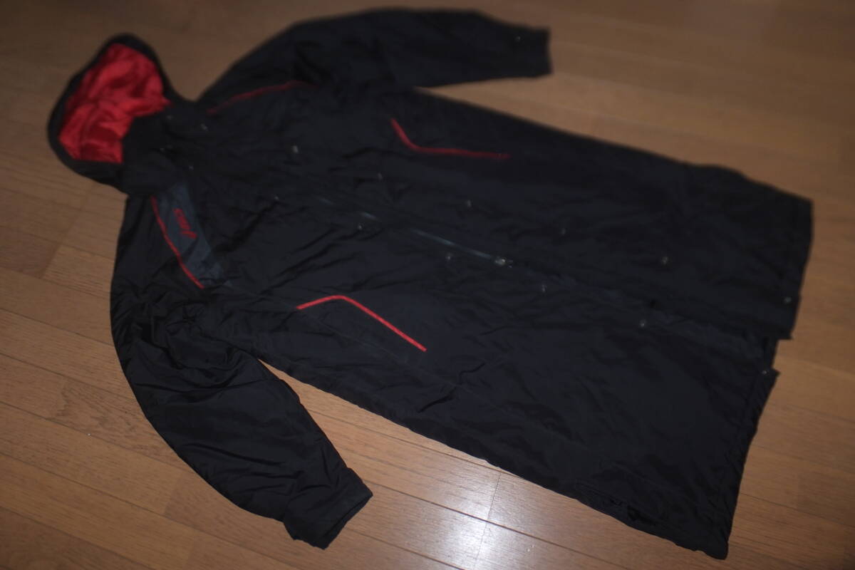 アシックス asics 中綿フード付き ベンチコート ロングコート XA727N ブラック/レッド L グランドコート サイドスリット上下開きファスナー拍卖