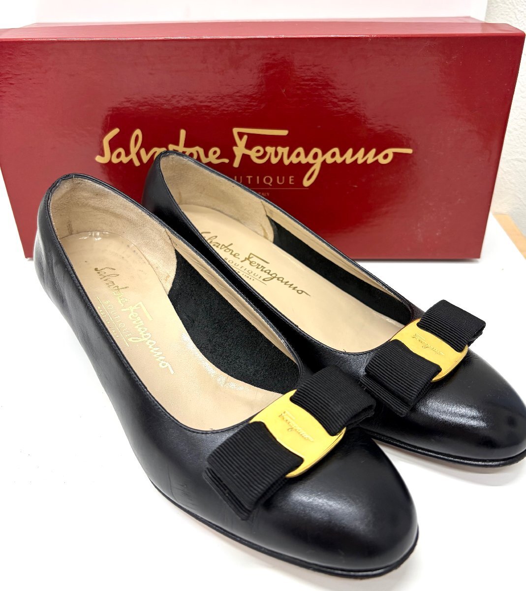 ★Salvatore Ferragamo サルヴァトーレフェラガモ ヴァラ リボン ラウンドトゥ ローヒール パンプス ブラック サイズ6C 箱付き拍卖