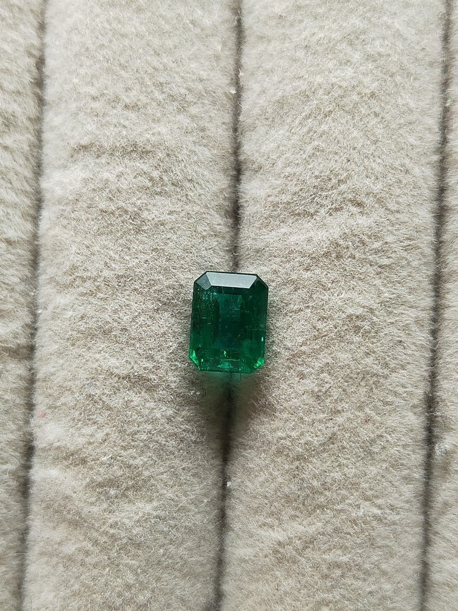 天然エメラルド 1.100ct 1カラット 1ct NATURAL EMERALD ルース loose ソーティング付 祖母緑 濃厚 濃色 エメラルド VIVID GREEN拍卖