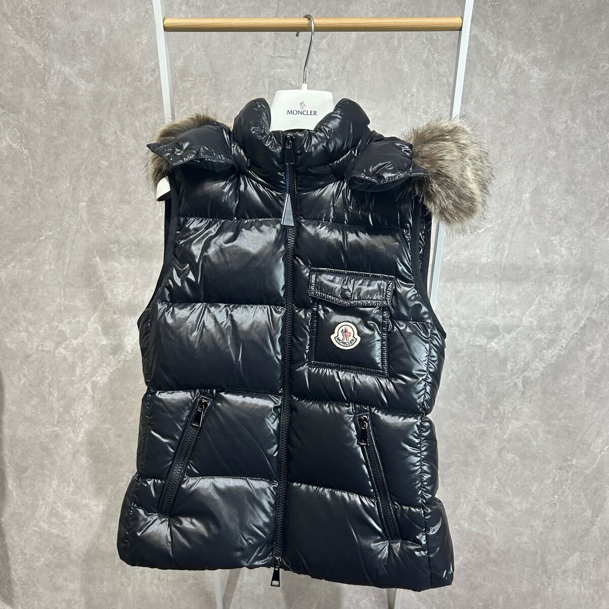【未使用に近い】 MONCLER モンクレールダウンベストファーBALABIO黒0拍卖